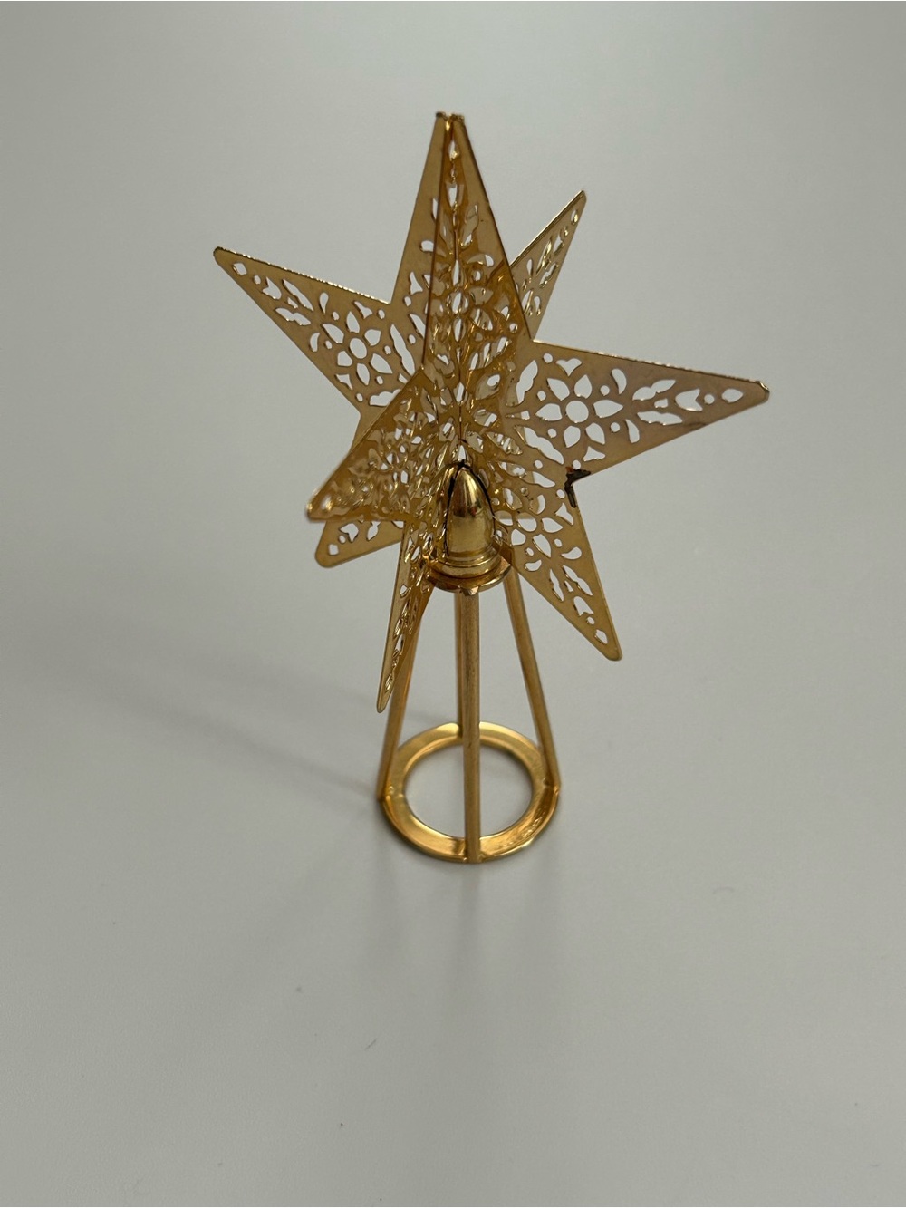 Vintage 1995 Hallmark Shining Star 3D Brass Miniature Tree Topper
4"
Shiny
Gold